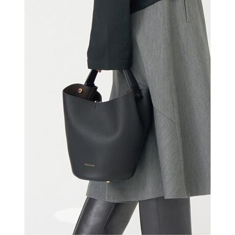 [^:25092910001330][J[iԁFF202B511ЃJ[F[J[J[ubN(001)FBLACKO[(006)FTAUPEЃTCYF[J[TCYt[TCY(009)FONESƂƂ̏㎿ȃV{U[gpAVvŐꂽoPbgV_[obOBoPbg^̃RƂtH炵AłȂꂽۂɁBԂ̃ubNƁAjAX̂O[2FWJŁAǂR[fBl[gI΂Alȕ͋CoĂ܂BRpNgȂڈȏɎ[͂Aig͂AƂoɂœKłByFEEL AND TASTE/tB[AheCXgzX^CXgƂĂ􂷂fUCi[2016NɗグuhBRZvǵu邱ƁA키ƁvBfނɂA̓őɐDA\zꂽCibvWJBɗnރA[ĝ悤ȁAȂ܂̂̂ÂڎwĂB̏íAIENAł̎舵ɂȂ܂BړX܂ւ₢킹̍ۂIENAX܂ւ肢v܂B舵ɂẮAiɂĂi\łmFBƖ̊֌WɂAۂFČꍇ܂B܂p\REX}[gtHȂǂ̊ɂA኱iƉ摜̃J[قȂꍇ܂Bi̐F́AiAbv摜QƂB