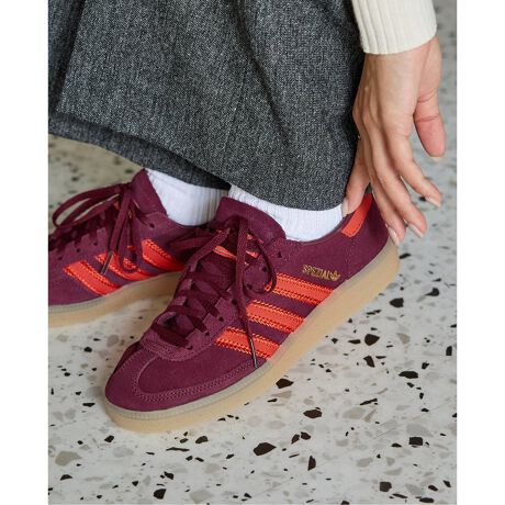 [^:25093910000430][J[iԁFJR0848ЃTCYF[J[TCY23.0(230)F23.023.5(235)F23.524.0(240)F24.024.5(245)F24.525.0(250)F25.0NVbNȃX^Cő̕ɈꂽuHANDBALL SPEZIAL/nh{[ XycBAvAbp[ɏ_炩SñkobN̗pAA[JCuf󂯌p\tgȃKo[AEg\[Ă܂Byadidas originals/AfB_X IWiXzXg[gX|[cEGAuhƂ2001NɓoꂵuAfB_X IWiXvB1972N1995N܂ŁuadidasЁṽJpj[SgtHCSiOt̃SjɂAAX[ĝ߂ɊJꂽv_Ng̕iÃ݂gh𔽉fV샂fR{[Vɂv_Ng܂ŁALiWJ́B̏íAIENAł̎舵ɂȂ܂BړX܂ւ₢킹̍ۂIENAX܂ւ肢v܂B舵ɂẮAiɂĂi\łmFBƖ̊֌WɂAۂFČꍇ܂B܂p\REX}[gtHȂǂ̊ɂA኱iƉ摜̃J[قȂꍇ܂Bi̐F́AiAbv摜QƂB