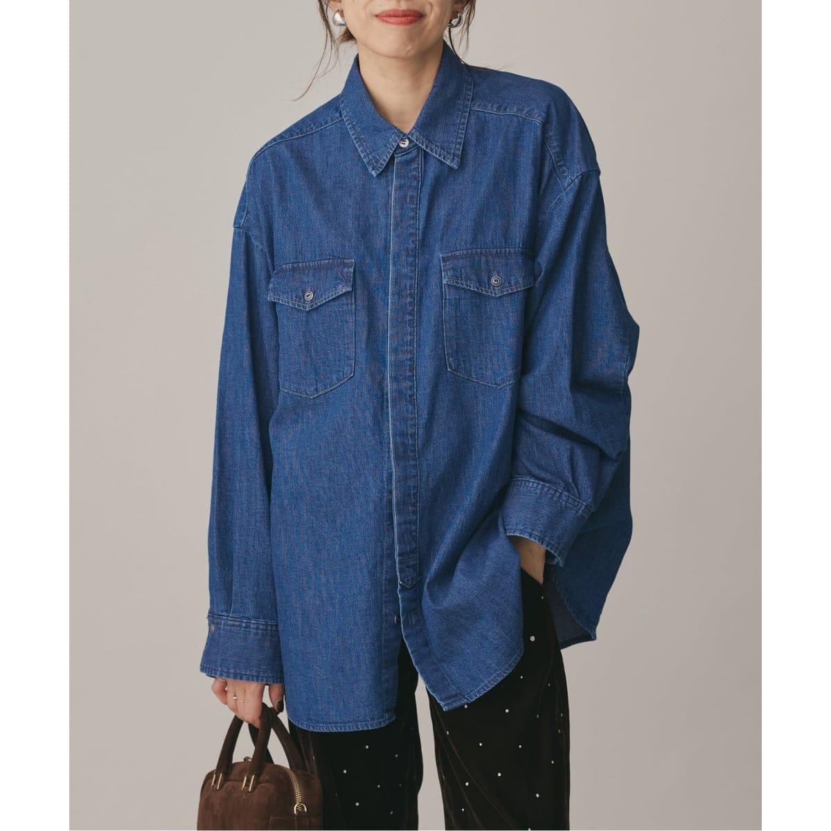 IENA【KURO/クロ】別注 クロップドデニムシャツ KURO/クロ】別注 クロップドデニムシャツ | イエナ(IENA) | マルイ