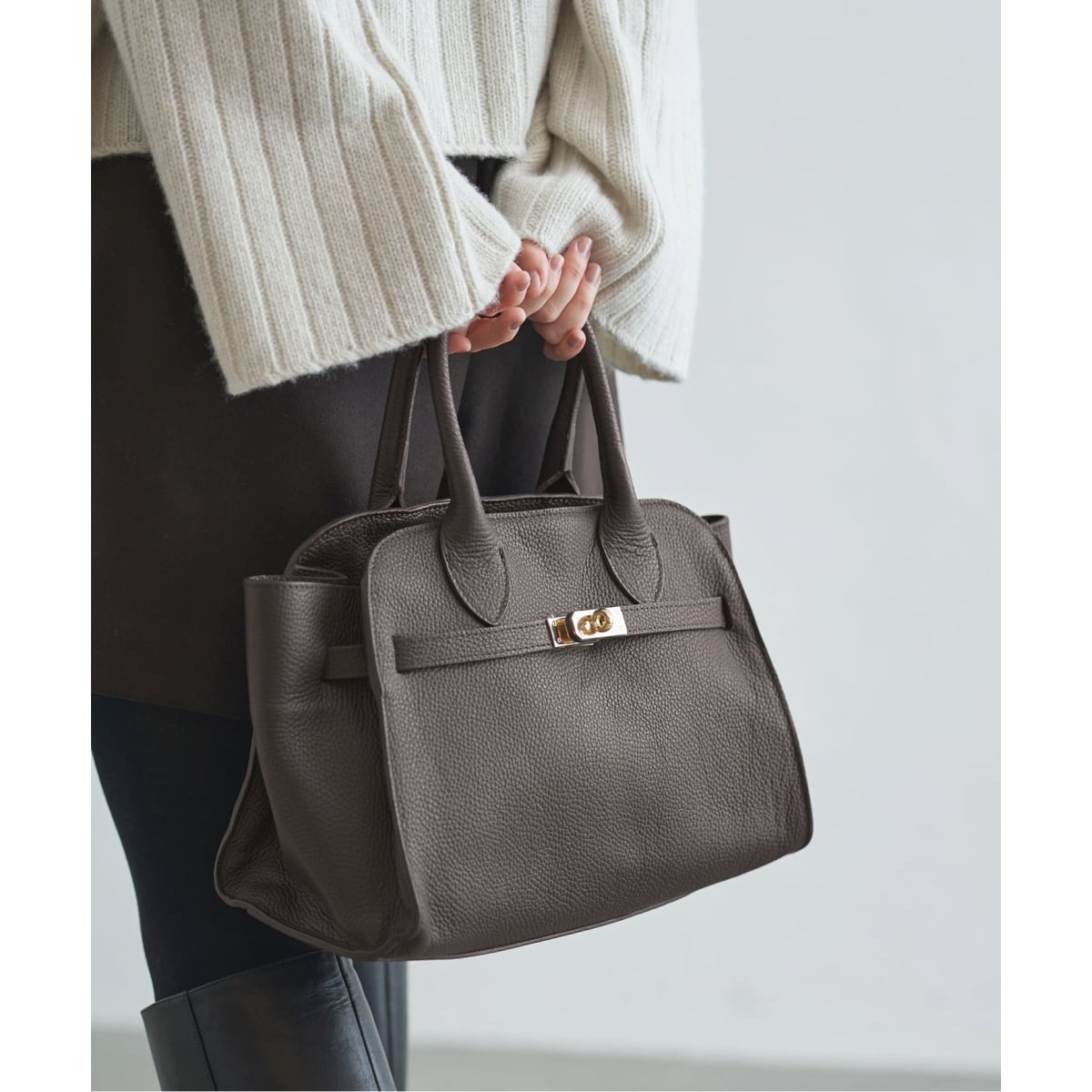 追加》AULENTTI/オウレンティ ベルト付きレザー MIDI BAG バッグ