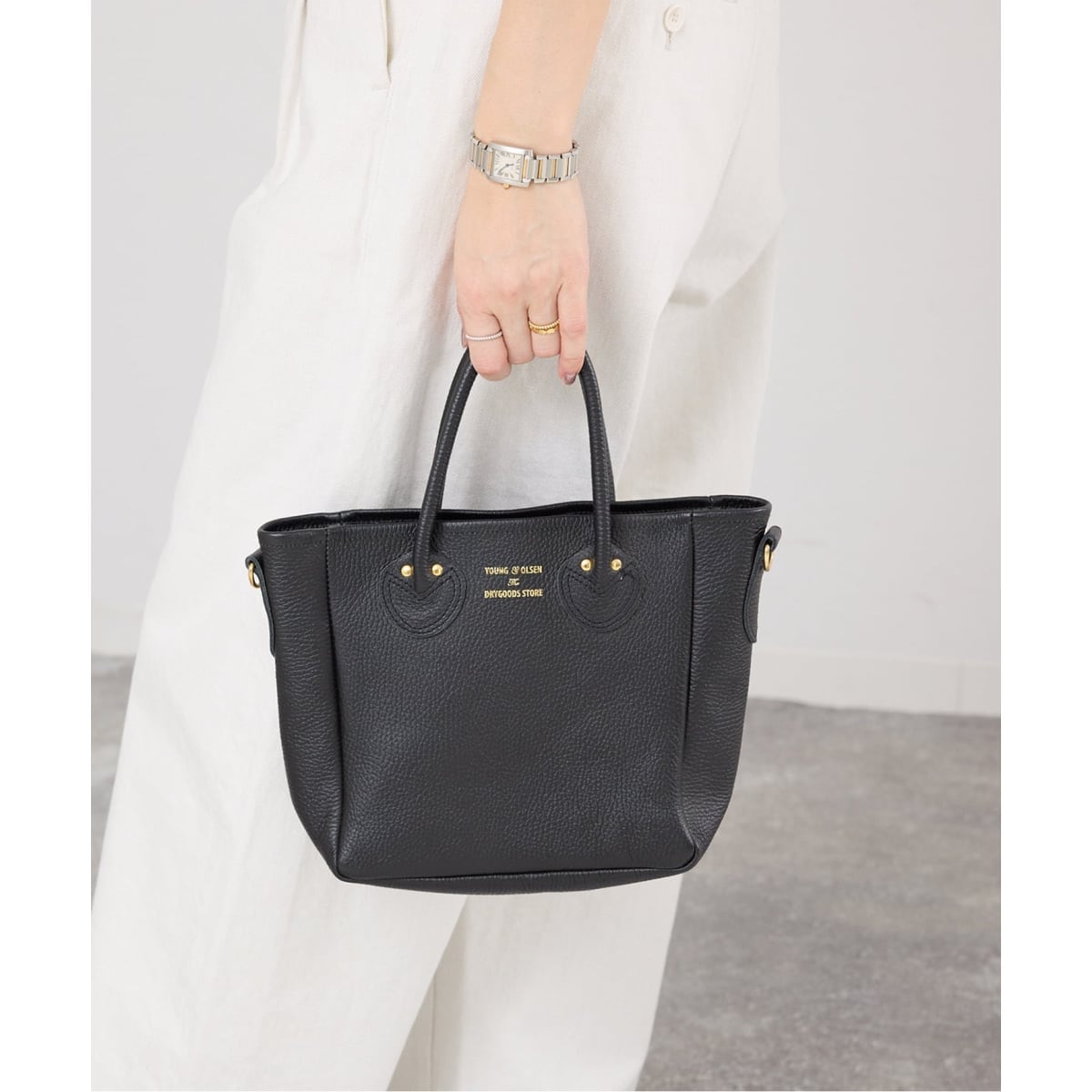 [�}���C]�sWEB����tYOUNG&OLSEN EMBOSSED LEATHER D TOTE S �o�b�O Y/�C�G�i�iIENA�j �u���b�N