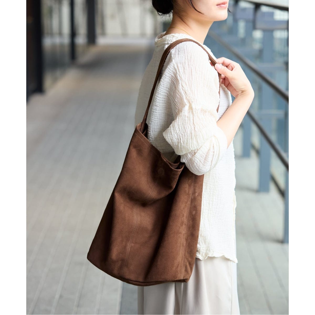Morphee/モルフェ CYLINDER(M size)OIL SUEDE BROWN バッグ | イエナ