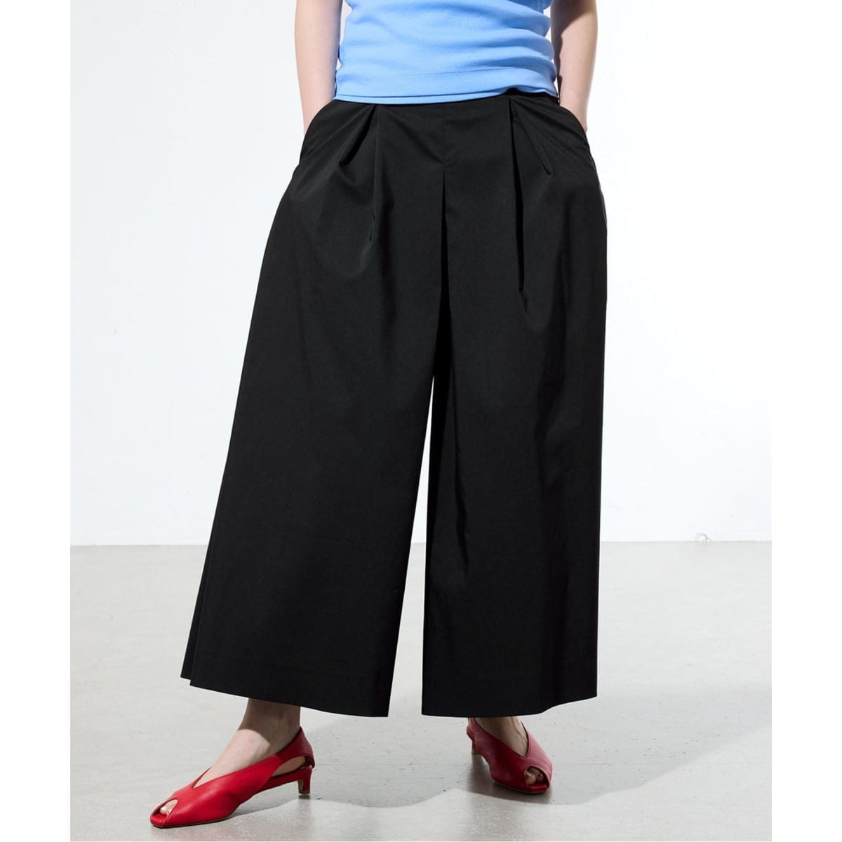 一部店舗限定》ウォッシャブルタックキュロットパンツ | イエナ(IENA