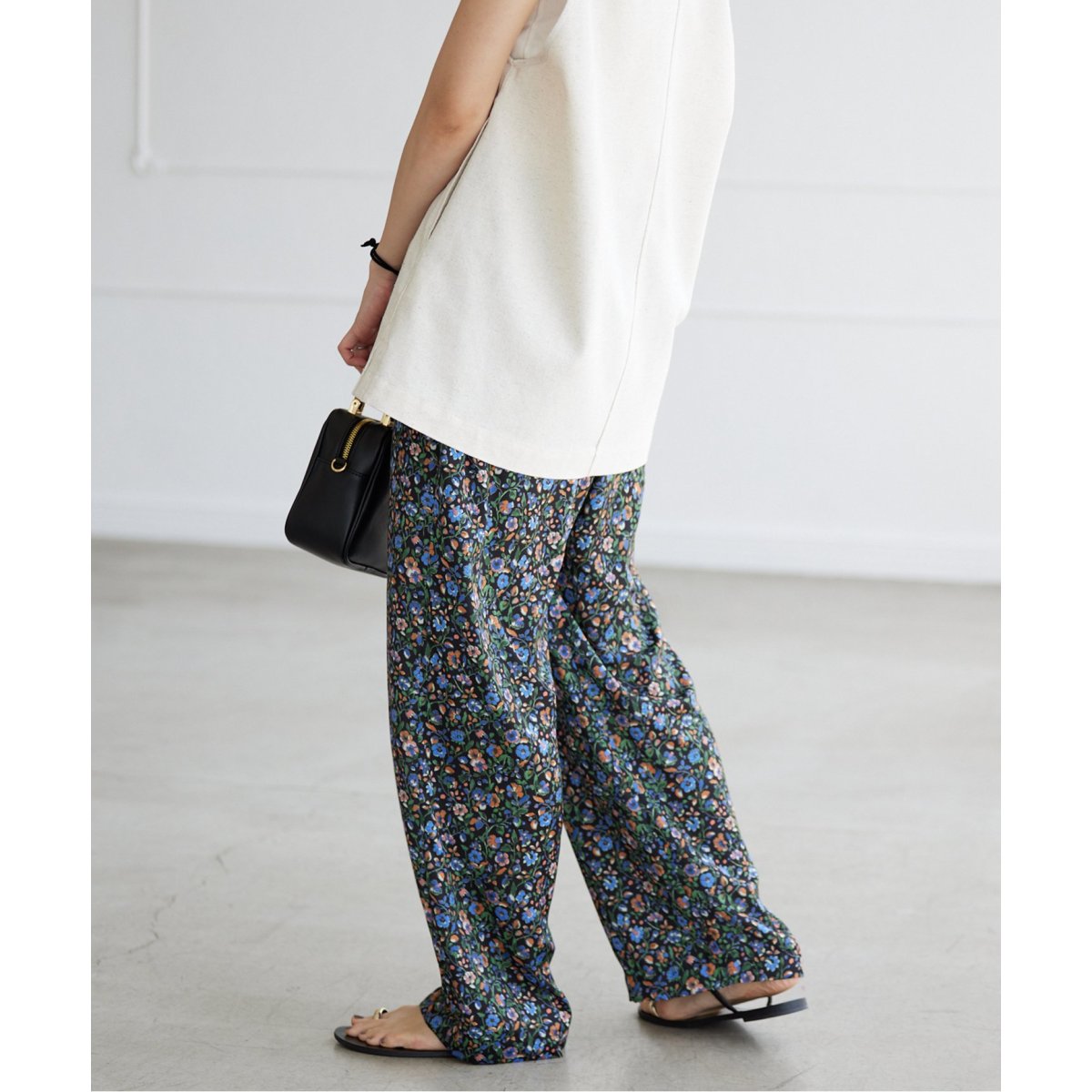 SLOBE IENA（スローブイエナ）の「TROUILLET Blue Flowerパンツ