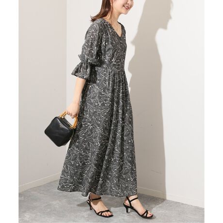 モノトーンフラワープリント エンパイアワンピース | スローブ イエナ  