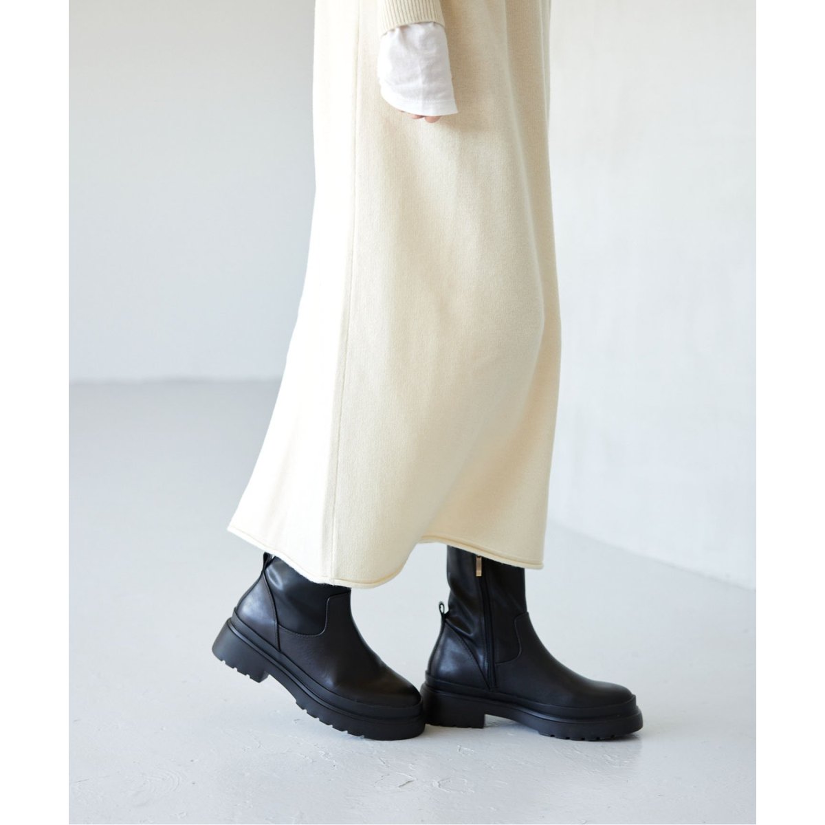 【1度のみ着用】SLOBE IENA トラックソールブーツ 24 ベージュ 美品SLOBE IENA 24年モデル トラックソールブーツ 23.5 - メルカリ