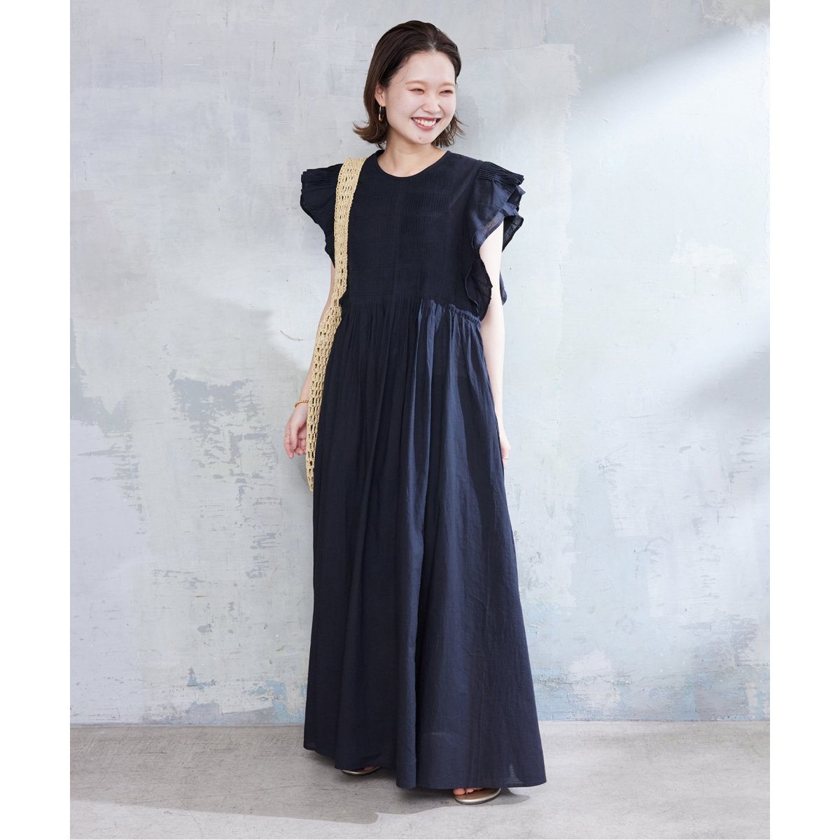 【美品】SLOBE IENA ピンタックフリルワンピース　黒 SLOBE IENA（スローブイエナ）の「ピンタックフリルワンピース