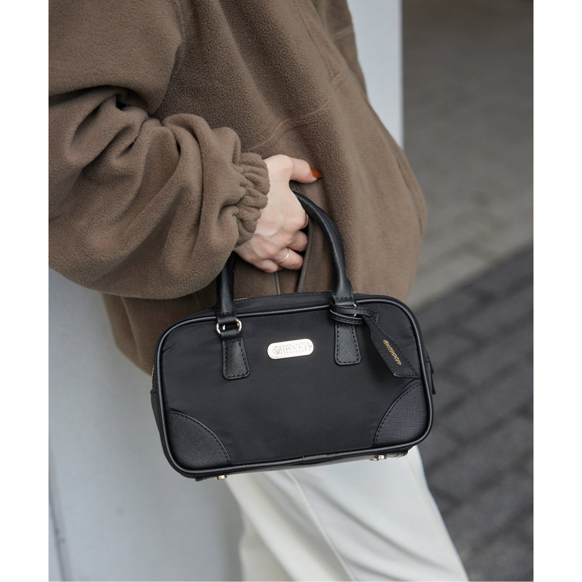OUTDOOR/アウトドア SLOBE別注 スクエアショルダーバッグ OUTDOOR/アウトドア SLOBE別注 スクエアショルダーバッグ - メルカリ
