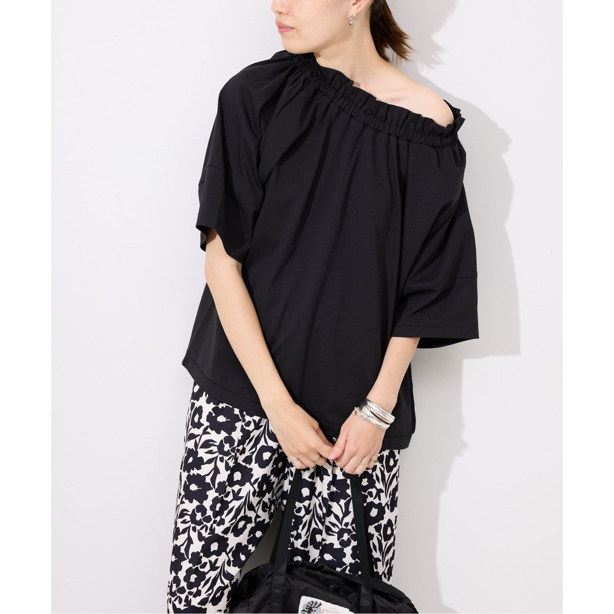 2025SS SLOBE IENA フリルネックギャザーブルゾン オフショルギャザー