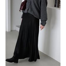 スローブ イエナ(SLOBE IENA)の《WEB限定カラー有り/追加》グロッシーサテンフレアスカート