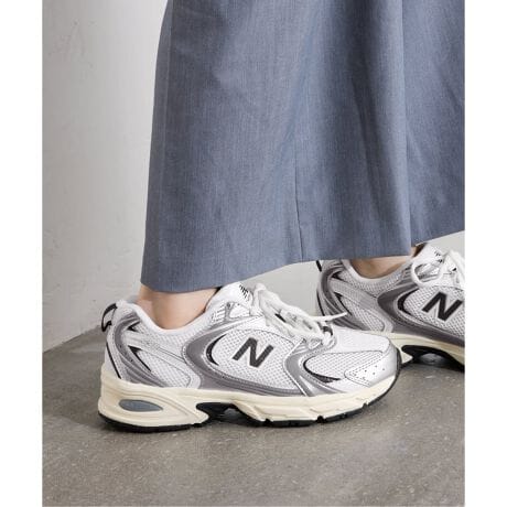 [^:25093913000130]iԁFU530ESA J[ɂĕД̔J[F[J[J[zCg(010)FESAiSILVERj y2025AWzSLOBE IENA2000Nɓoꂵu530vVFoꂵ܂BȐȃfUCABZORBڃ~bh\[ŁAIɂgp₷KȗSnBVZeBbNU[/bṼAbp[ɁAԃJ[gpĂ̂ŁAy₩ɌĂ܂BYɂĂ̏i͐Y̓sAY܂B̐Ŷw͏Ă܂B\߂܂BYFChlVAAxgiyNEW BALANCE / j[oXz1900N̏AAJ{XgBɂĉЂݗj[oXЂ͎ɋCiA[`T|[gC\[AΕ̃T|[gj̐[J[ƂĒav܂B 60Nӂ肩烉jOV[Y𐻍삵n߁AɂĂ͓`ȂŐV@\ꂽV[Y͊e̒lɂpقǗLȃV[YuhɊmĂ܂B̏ís22.5cmTCYt́AWEB菤iłBX܂ւ͓גv܂̂ł₢킹̍ۂɂ͂ӂB̏íASLOBE IENAł̎舵ɂȂ܂BړX܂ւ₢킹̍ۂSLOBE IENAX܂ւ肢v܂BƖ̊֌WɂAۂFČꍇ܂B܂p\REX}[gtHȂǂ̊ɂA኱iƉ摜̃J[قȂꍇ܂B\߂Bi̐F́AiAbv摜QƂB