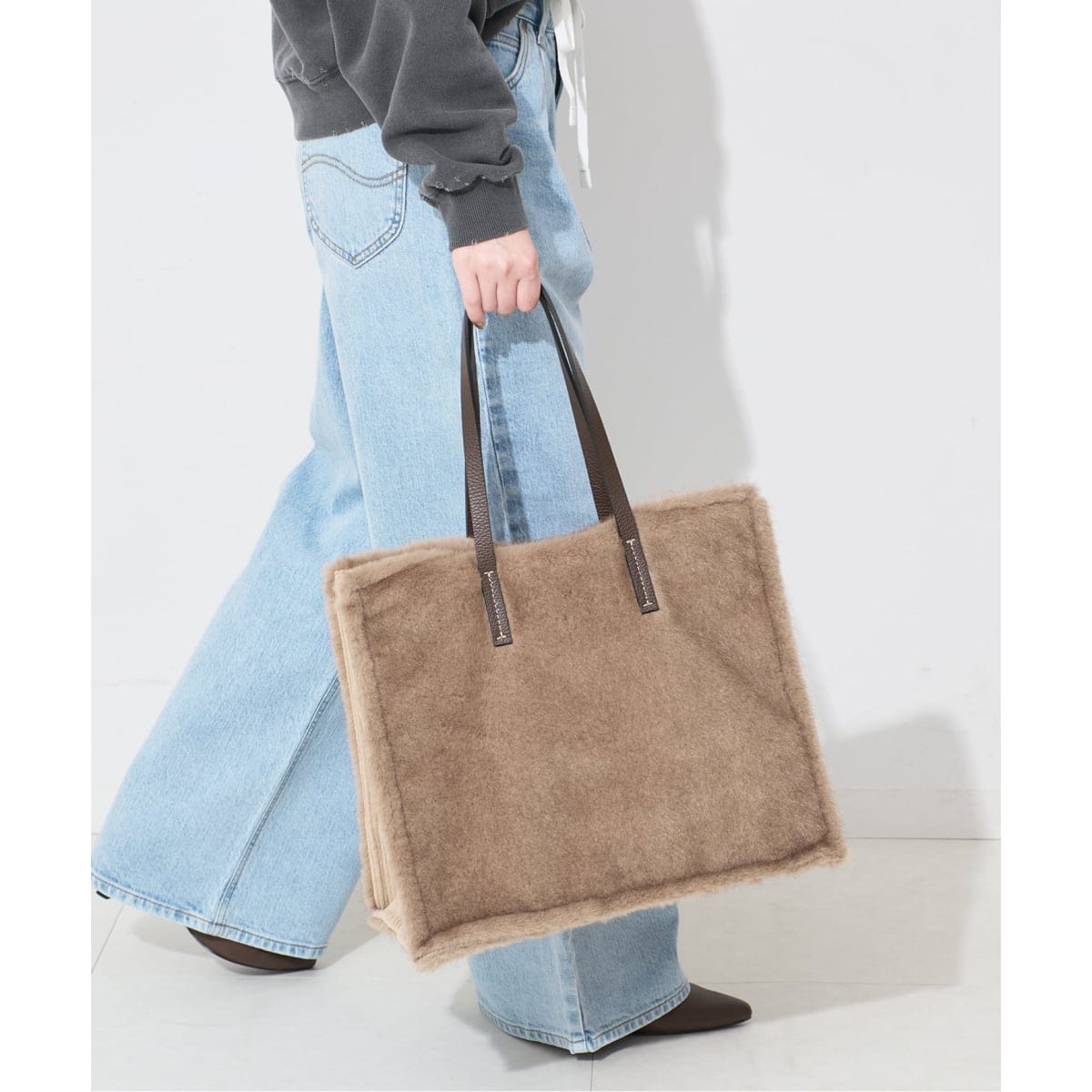 AULENTTI/オウレンティ ベルト付きレザー MIDI BAG バッグ 追加》AULENTTI/オウレンティ ベルト付きレザー MIDI BAG バッグ