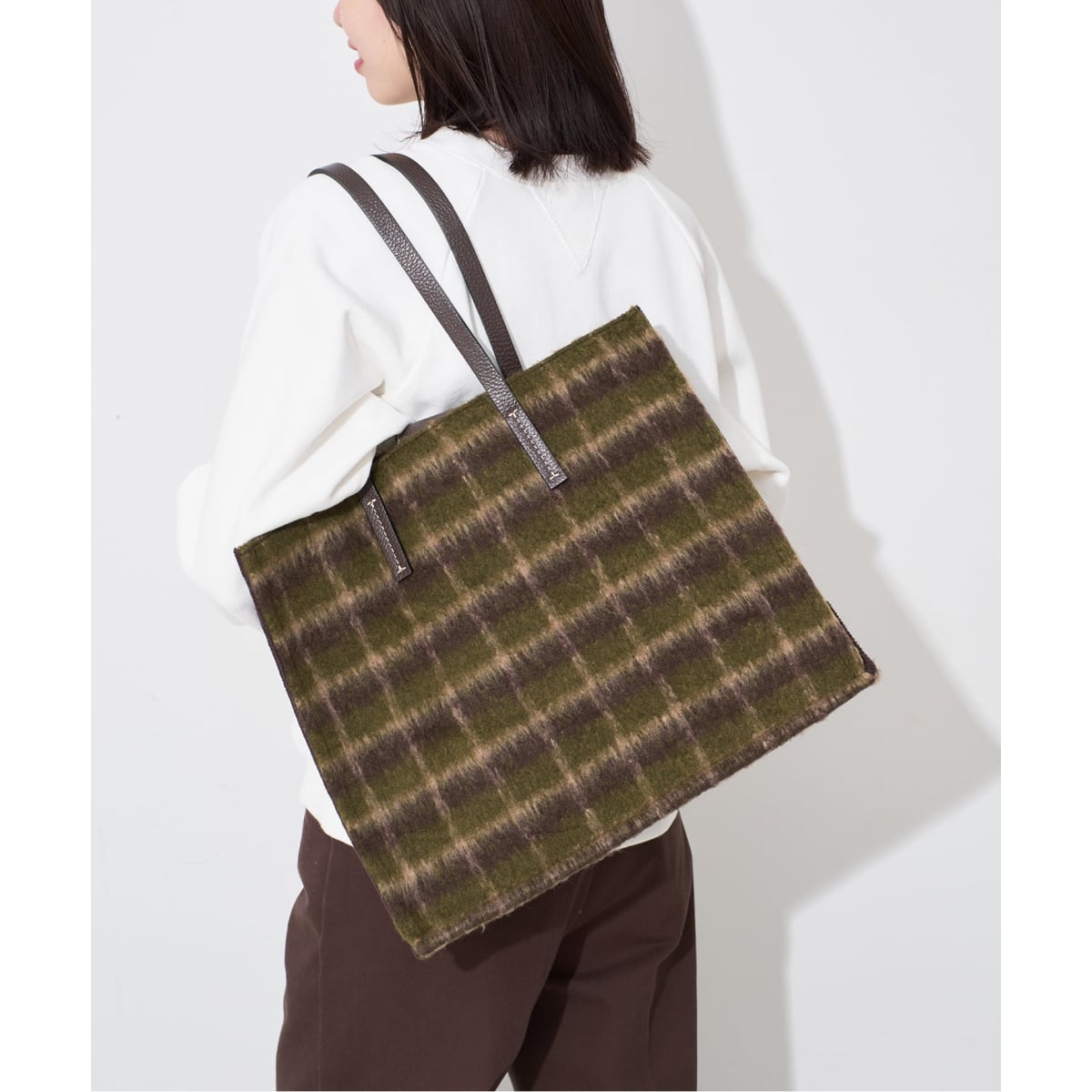 追加》AULENTTI/オウレンティ ベルト付きレザー MIDI BAG バッグ