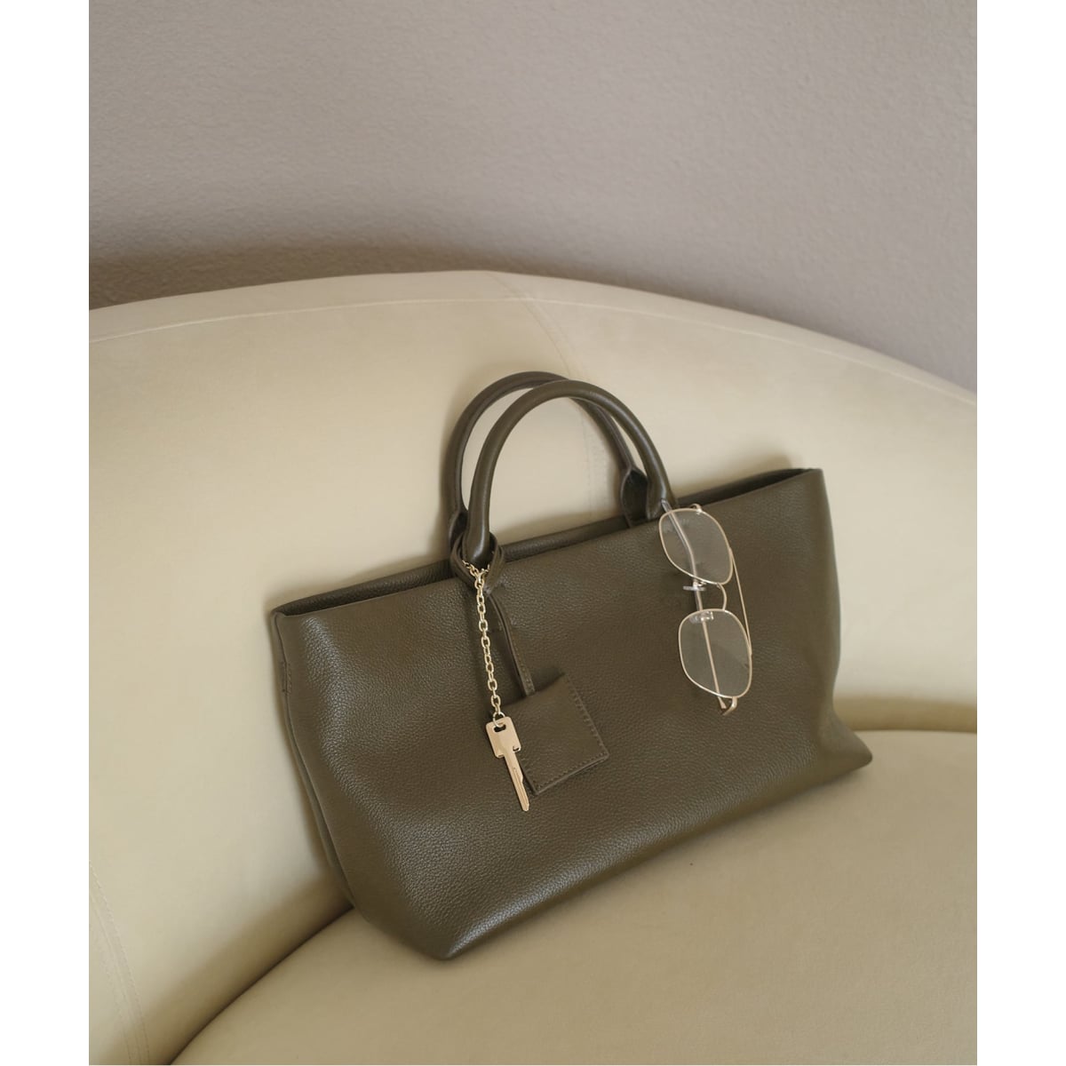 AULENTTI オウレンティ ベルト付きMIDI BAG イエナ キャメル AULENTTI オウレンティ ベルト付きMIDI BAG イエナ キャメル