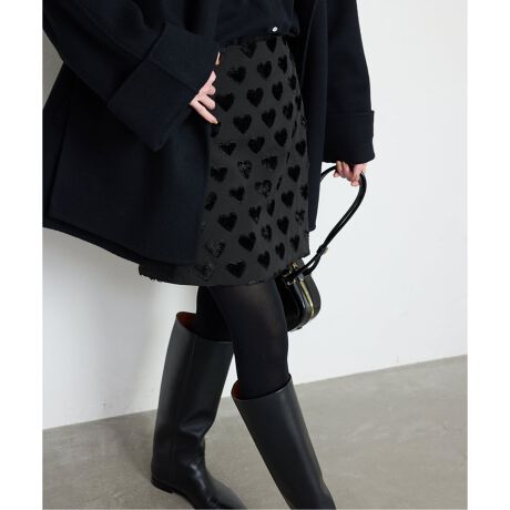 [^:25060912503040]y2025AWzSLOBE IENAJeu de Coeurs & PoisɁu킢vƎvhbgɁAVѐSՂ̃n[gB풅ƂĊył炤߂̃mg[RNVB̖͂SgŖāI POINTEWK[hnɕяオn[g|CgI@ו܂łbvXJ[gByfނ̓zWK[hŗLȎYn̐ngpAґȃXJ[gBntȂ̂ŔX[XłB yfUCz邽тɂƂ߂An[g^̓|{^S܂BbvXJ[gŁAEGXg{^ŃTCY2iK߂ł܂BC˂Ȃy߂n[g̓mg[炱I yR[fBl[gz^CcŎv؂~jyރtF~jX^CApcƂ̃C[hfUCi[̂߂łB 舵ɂẮAiɂĂi\łmFB̏íASLOBE IENAł̎舵ɂȂ܂BړX܂ւ₢킹̍ۂSLOBE IENAX܂ւ肢v܂BƖ̊֌WɂAۂFČꍇ܂B܂p\REX}[gtHȂǂ̊ɂA኱iƉ摜̃J[قȂꍇ܂B\߂Bi̐F́AiAbv摜QƂBpX^btgF165cm @pTCYFt[ڍגpX^btgF162cm @pTCYFt[