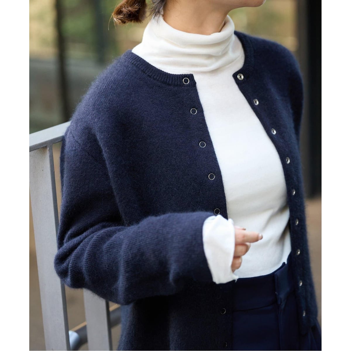 IENA ネイビー ボタン付きカーディガン IÉNA ネイビー ボタン付きカーディガン