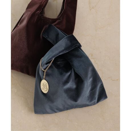 [^:25092913001140]J[ɂĕД̔J[F[J[J[i`(016)FIVORYuE(020)FBROWNu[(044)FSMOKY BLUEy2025AWzSLOBE IENAyEx-Libris Paris for SLOBE IENAztX̓`IȃCXg[V肪AgGAEx-Libris ParisƂ̃R{[VACeBSLOBE IENAC[WGufUCAJOtB[GOODSɗƂ݂܂BGu`[SETɂȂBAGBJWAȃnhg[g^Ɍ򊴂̂xAfނgpAiȃC[WɁBNVbNȃGu`[tGOLD̃`[ANZgɂȂĂ܂B`[̒̓tbNŒ߉\łByEx-Libris PariszEx-Libris ParisiGNXuXEpj́A[EC[TƃCS[EeWɂăpŐݗꂽAtX̃CXg[VEnEXłBJX^̖̓fUCAobN̂̃JOtB[AĐElZɂGO[rOijƂĂ܂BׂĂ̍i̓AgGŎ`E蒤ɂĐ삳AtX̓`IȃNtc}Vbv𒉎Ɏ󂯌pł܂Bp̃E{E}VFɂueBbNALauren Easum  Igor Telinge ̓NVbNȖ͊wƃJOtB[̃R[hĉ߂AIȃGKXZ邱ƂŁAtX̃A[EhEB[i炵̌|pj\Ă܂B̏íASLOBE IENAł̎舵ɂȂ܂BړX܂ւ₢킹̍ۂSLOBE IENAX܂ւ肢v܂BƖ̊֌WɂAۂFČꍇ܂B܂p\REX}[gtHȂǂ̊ɂA኱iƉ摜̃J[قȂꍇ܂i̐F́AiAbv摜QƂB