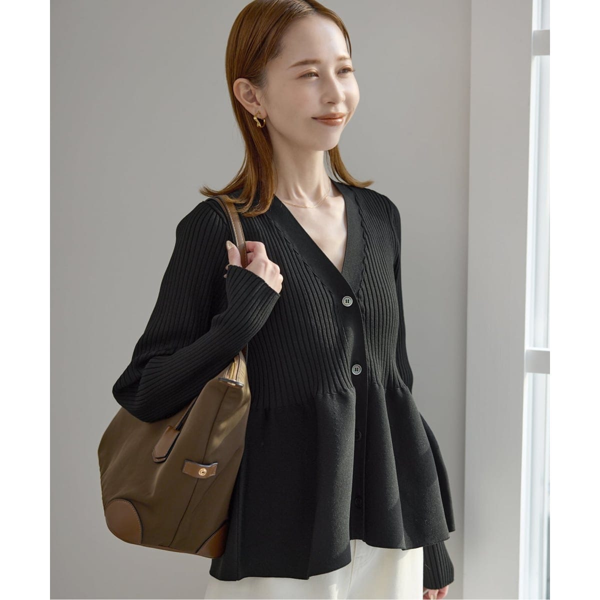 予約》Vネックペプラムカーディガン | スローブ イエナ(SLOBE IENA