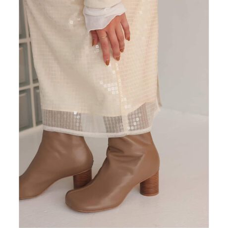 [^:25093913006340]y2025AWzSLOBE IENAD]ɂǉY肵܂Ii24093913003830A24093913004730A24093913005530A24093913005630A24093913005930A25093913003830A25093913005530̒ǉiłB኱̎dlύXꍇ܂BۂĂƂXNGAgD|Cg̃V[gu[cBubN͍Ñs[gJ[Ex[W͍N_[Ng[ɂȂēoB_炩U[Ȃ̂ŁA悢tBbgƈ芴̂q[ŕ₷́B͂茩fUCɎdグĂ̂ŁALX^COɍ킹܂ByX^btpRgzsX^btOtN:30O/g:150cm/̌^:אg/iTCY:22.5(̍b߁E)/pTCY:23TCYFC𗚂ăsb^łBC𒅗pėƂ́A胏TCYグĂ悳łBSnF NbVA߂̃q[Ȃ̂ň芴ɂłB-SLOBEIWiV[YC-pvXDޏɑ2̌CBghȂǂSfUChRZvgBn܂tF~jōN炵Ă܂B̏íASLOBE IENAł̎舵ɂȂ܂BړX܂ւ₢킹̍ۂSLOBE IENAX܂ւ肢v܂BƖ̊֌WɂAۂFČꍇ܂B܂p\REX}[gtHȂǂ̊ɂA኱iƉ摜̃J[قȂꍇ܂Bi̐F́AiAbv摜QƂB