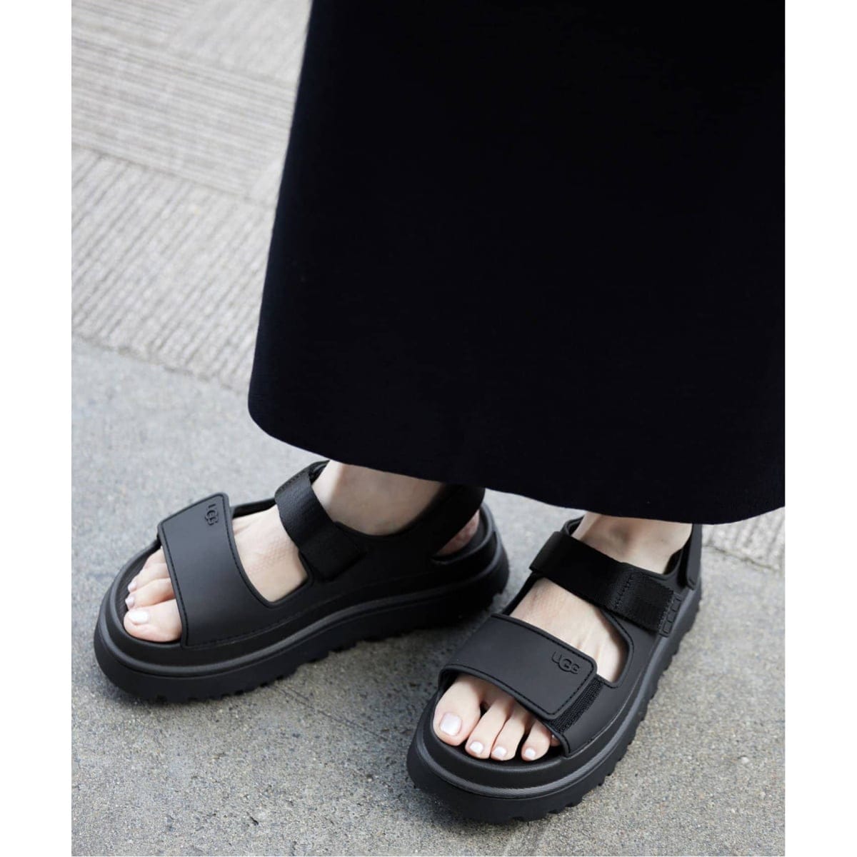 [�}���C]�s�ʒ��J���[����/�ǉ�2�t UGG/�A�O GoldenGlow Sandal W/�X���[�u �C�G�i�iSLOBE IENA�j �u���b�N