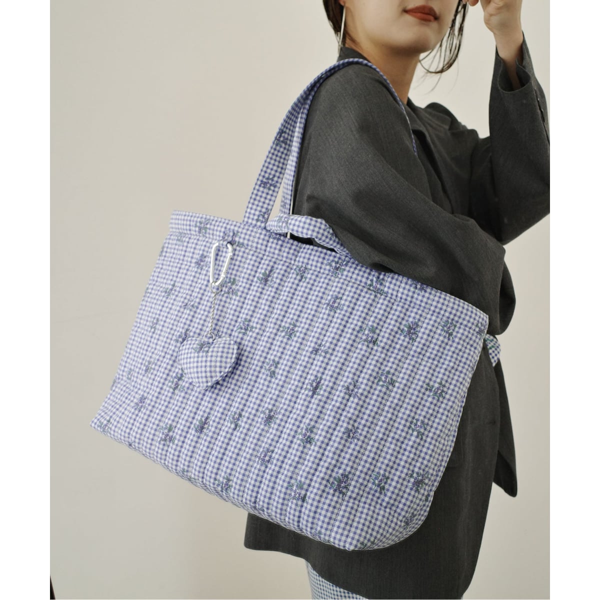 ✨️SLOBE IENA ✨️キルティングトートバッグ ✨️ブルー スローブ イエナ(SLOBE IENA) トートバッグ (青色・ネイビー・ブルー系