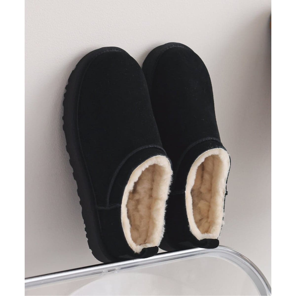 [�}���C]�s�ǉ��\��tUGG/�A�O W CLASSIC MICRO 1173891/�X���[�u �C�G�i�iSLOBE IENA�j �u���b�N