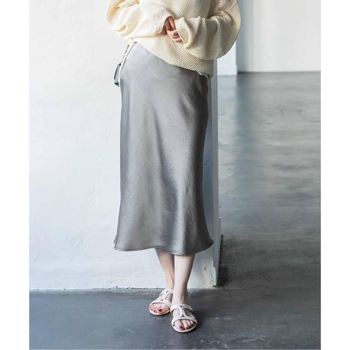 NOBLE 山賀琴子さんコラボ サテンバイアススカート ネイビー 34 新品 Noble（ノーブル）の「山賀琴子さんコラボ サテンバイアス