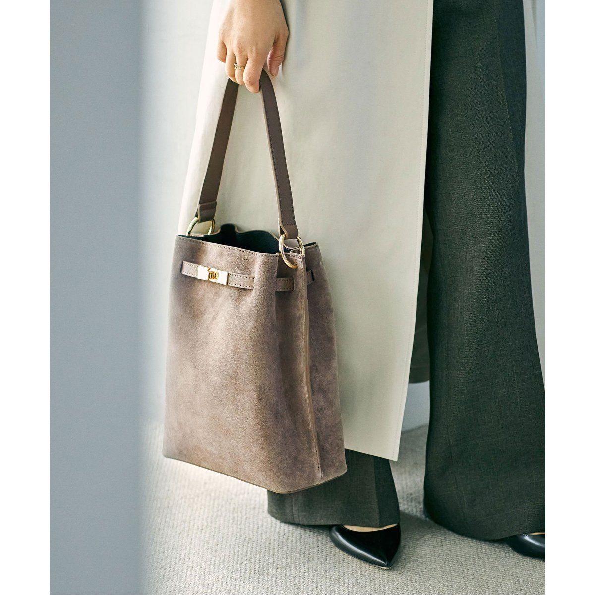MILOS 金具付きスエードワンハンドルバッグ MILOS/ミロス 金具付きスエードワンハンドルバッグ | ノーブル(Noble