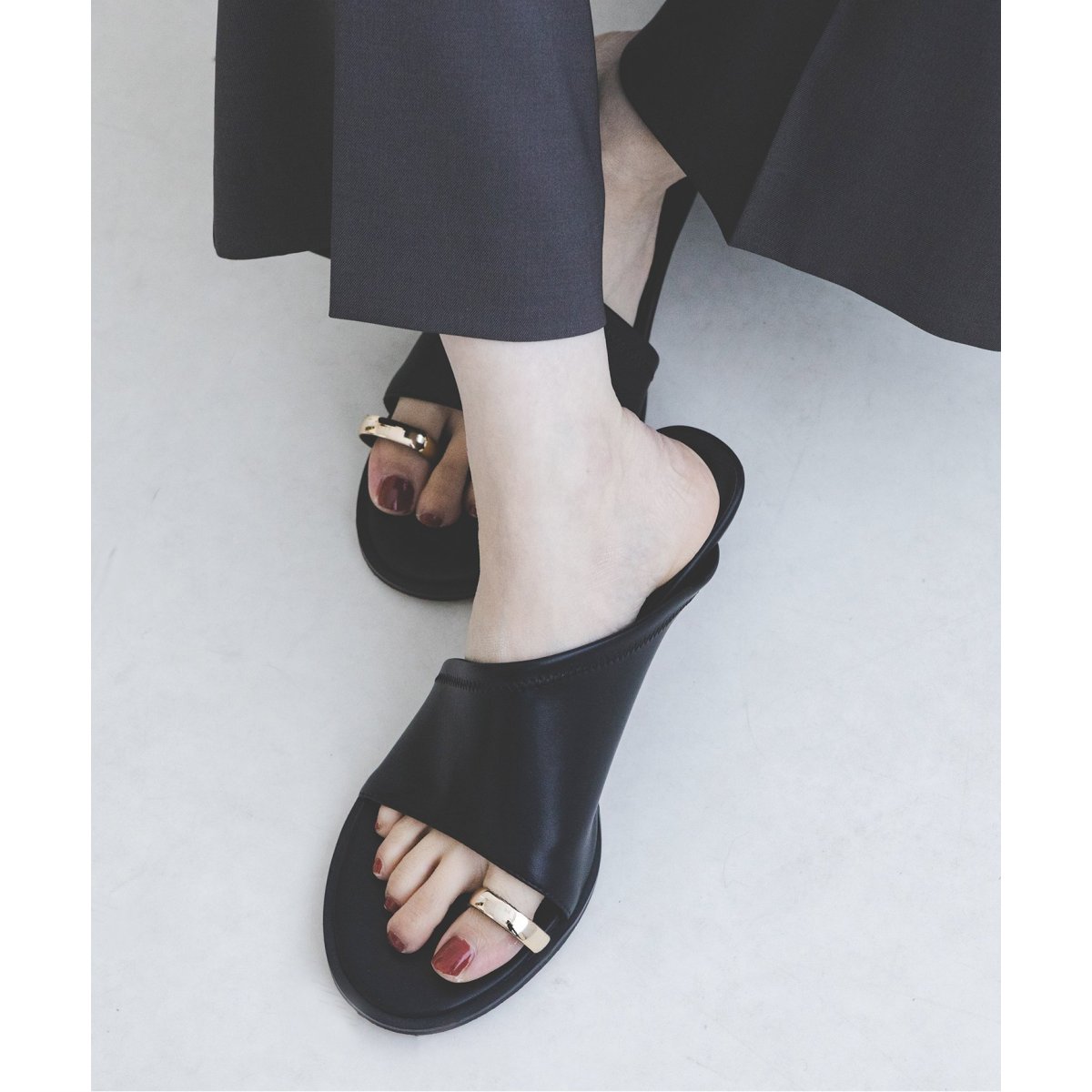 値下げNOBLE⭐︎LE VERNI Toe ring sandalsサンダル WEB限定追加2》LE VERNIS/ルベルニ Toe ring sandals | ノーブル