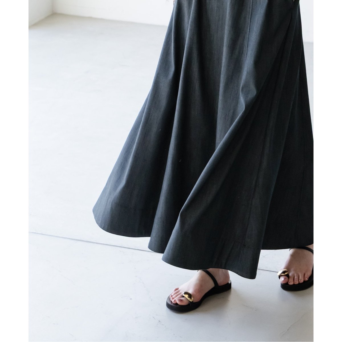 新品タグ付き　NOBLE　デニムライクツイルバッククロスワンピース デニムライクツイルバッククロスワンピース | ノーブル(Noble