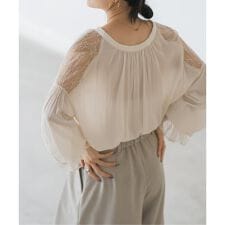 ノーブル(Noble)のレーストリミングフリルカフスブラウス