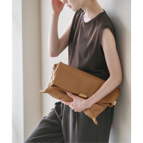 [^:25092250000730][J[iԁFP-019ЃJ[F[J[J[ubN(001)FBLACKuE(020)F08-232NOBLE~j}ȃfUCɃS[h̋ANZgɂȂOWA[Yg[gobOēׁBubN͏iԍ24092250001030̒ǉiԂƂȂ܂BVF̃uENOBLʒJ[̂߁AłwłȂACełB኱̎dlύXꍇ܂B\߂B_炩ȃX[XU[gpAƂy݂GRAFTV[YBVvȃfUCȂdオ̃tHɂp^[eNjbNɌobOłBV_[R͎O\Ȃ߁AOĐ܂ȂăNb`obOƂĂgAXɃV_[R2iKŒ߂ł̂ŁAg[g΂ߊ|ƂĂg܂BA4TCY邱ƂłA3ނ̎g肪X^CZ͂̈_łBnɂ̓t@Xi[t̃|PbgƏc̃|Pbg2tĂAX}[gtH₨zȂǂ̉ו̎[ob`BoC[|CgNgh̃JuEŎĂƁAuE(020)ʒŃI[_[BZȂ▭ȃJ[ÓBNOBLEŐlC̃jAXJ[̃X^COɂ킹₷|CgɂȂJ[ł̂ŁA񒧐킵Ă݂ĂłIV[ŶēPUNTI./veB PORTRAIT ONE SHLD(iԍF25092250000830)yPUNTI(veB)zC^A u _ v Ӗ PUNTO ̕`B u _ v q u  v `悤ɁA̗lXȃV[ɃV[XɗnރobOsĂ܂Bu Ԃ̐V v ACfeBeBƂAăV[Ye[}݂A̎ɖ{ɕKvȋ@\ƐꂽJ^`ǋĂ܂Bɂ߂ă~j}ɎdグA@\IȃIWi̋uhےACRłB̑̎舵ɂẮAiɂĂi\łmFB̏íANOBLEł̎舵ɂȂ܂BړX܂ւ₢킹̍ۂNOBLEX܂ւ肢v܂BƖ̊֌WɂAۂFČꍇ܂B܂p\REX}[gtHȂǂ̊ɂA኱iƉ摜̃J[قȂꍇ܂B