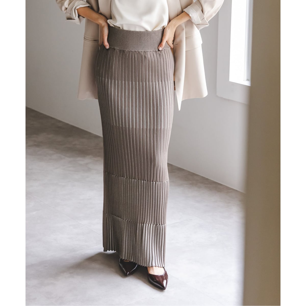 新品☆NOBLE ブライトサテンアコーディオンプリーツスカート Noble（ノーブル）の「ブライトサテンアコーディオンプリーツ