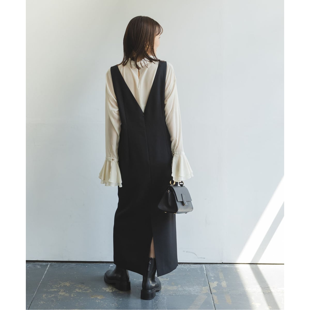 ○《WEB限定追加》ストレートVネックワンピース | ノーブル(Noble