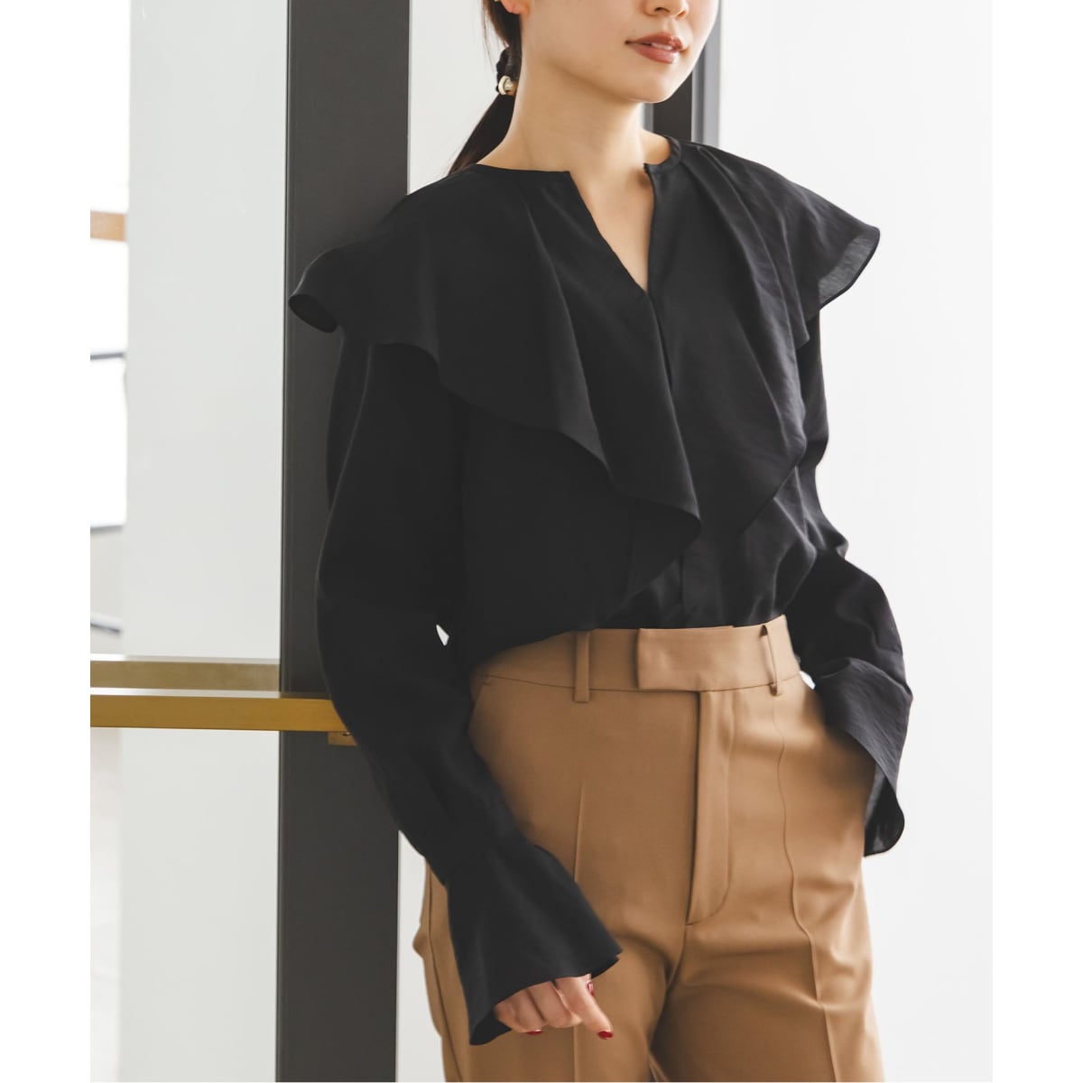 【新品未使】ミューズサテンギャザーボリュームブラウス 新品未使】ミューズサテンギャザーボリュームブラウス ミューズ