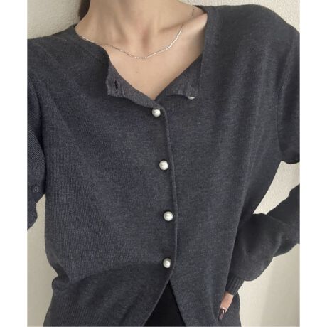 [^:25080250000530][J[iԁFPNT-KTB-64B[J[iFWASHABLE KNIT CARDIGAN WITH PEARL BOTTONS jbgJ[fBKЃJ[F[J[J[ubN(001)FBLACKO[(006)FCHACOAL_炩Ĝ悢JV~J[fBKBVvȃfUCɏiȃp[{^GKgȈꖇłBɂ̓XbgĂA{^ŊJłdlB{^̊JɂăR[fBl[g̕L܂BRToɂȂ肷Ȃ悭RpNgȃTCYŁAJWA炫ꂢ߂܂ŃoX悭X^COłACełBV[ŶēPROTAGONISTA/v^SX^ EHbVuE[p[{^J[fBK(iԍF25080250000530)PROTAGONISTA/v^SX^ EHbVuE[xXg(iԍF25080250000930)PROTAGONISTA/v^SX^ V_[MU[jbg(iԍF25080250001230)yPROTAGONISTA (v^SjX^)zC^AEFlcBÃU[t@[t@Ng[OLIVIERIЂauhBeŁulvV[YƂɈقȂloꂵA̎XŔޏ̃CtX^CCɍ킹RNV𔭕\Ă܂BFȂnFȂLkF򊴁FȂňFʁyX^btpRgzN20/g:155cm/̌^F/iTCY: 34`36 /pTCY:t[TCYFRpNgȃTCWOB̃Jbg\[L~\[łΒꂻłB͒ZAՂɂx̒łBfފFX[XŃ`N`NȂ_炩ȕBSnF̓{^ɂȂĂāAXbg邱Ƃł̂ŕ͋C`FW\łB舵ɂẮAiɂĂi\łmFB̏íANOBLEł̎舵ɂȂ܂BړX܂ւ₢킹̍ۂNOBLEX܂ւ肢v܂BƖ̊֌WɂAۂFČꍇ܂B܂p\REX}[gtHȂǂ̊ɂA኱iƉ摜̃J[قȂꍇ܂Bi̐F́AiAbv摜QƂBubNpX^btgF164cm@pTCYFt[O[pX^btgF160cm@pTCYFt[fTCY:gF163cm@pTCYFt[