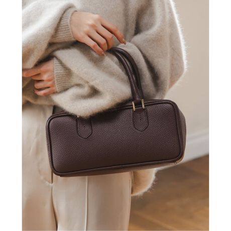 [^:25092250004830]NoȂ瑁NGXgIN{ȃuEҖ]̍ēׂłBiԍ25092250001610E25092250004910E25092250002230̒ǉiԂłBubN͏iԍ25092250002230ɂĂ舵łB኱̎dlύXꍇ܂B傫Ȃ悢TCYƁAXNGA{Xg^̃_ȃfUCŋ@\fUC܂Ɂh傤ǂhV_[obOBXNGA^Ȃ̂ŃfbhXy[XȂAeʂtpł̂BKvŒȉו͓A|PbgtŌȂǏȂ̂͌ʂɎ[\BV_[|ɂĂoX^CAIP[WV[ȂǃLC߂ȏʂł劈̃obOłByLORISTELLA(Xeb)z2002NC^AAAubcHBɂđnƂꂽuhAXebBfUCAp^[At@ubNAD܂œOꂵMade in italyɂA_ŃX^CbVȃtHɃtF~jȗvfꂽfUClCB舵ɂẮAiɂĂi\łmFB̏íANOBLEł̎舵ɂȂ܂BړX܂ւ₢킹̍ۂNOBLEX܂ւ肢v܂BƖ̊֌WɂAۂFČꍇ܂B܂p\REX}[gtHȂǂ̊ɂA኱iƉ摜̃J[قȂꍇ܂Bi̐F́AiAbv摜QƂB