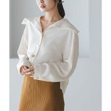 オーバーカラーゴールドボタンブラウス