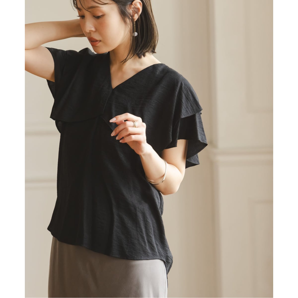 美品／NOBLE ノーブル　ファジーリネンスクエアケープブラウス　洗える WEB限定追加》【洗える】ファジーリネンスクエアケープブラウス