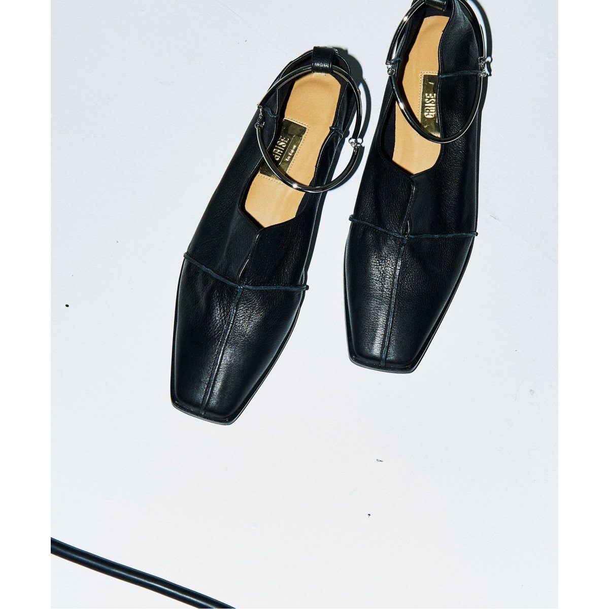 GRISEレザースクエアクロスシームアンクルフラット | ルタロン(LE