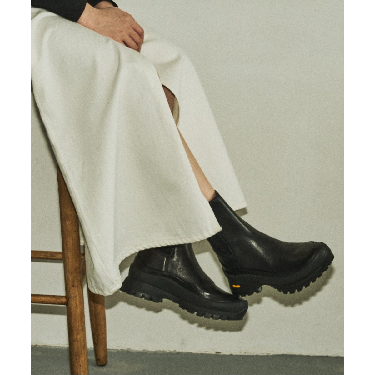 GRISEレザーVIBRAMバックリブショートブーツ | ルタロン(LE TALON