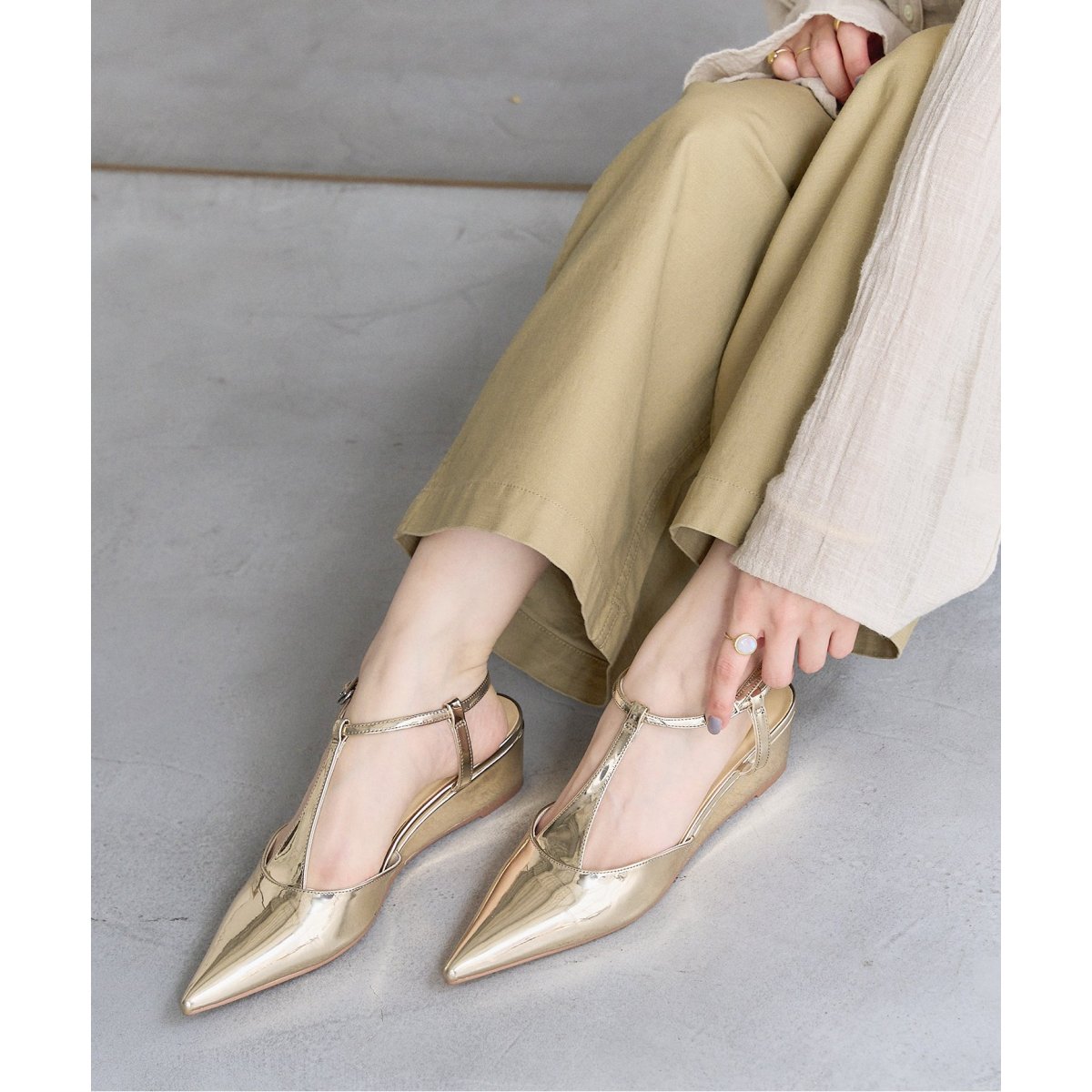 ✨新品✨LE TALON 4cm ポインテッドTストラップウエッジパンプス 4cmポインテッドTストラップウエッジパンプス（パンプス）｜LE