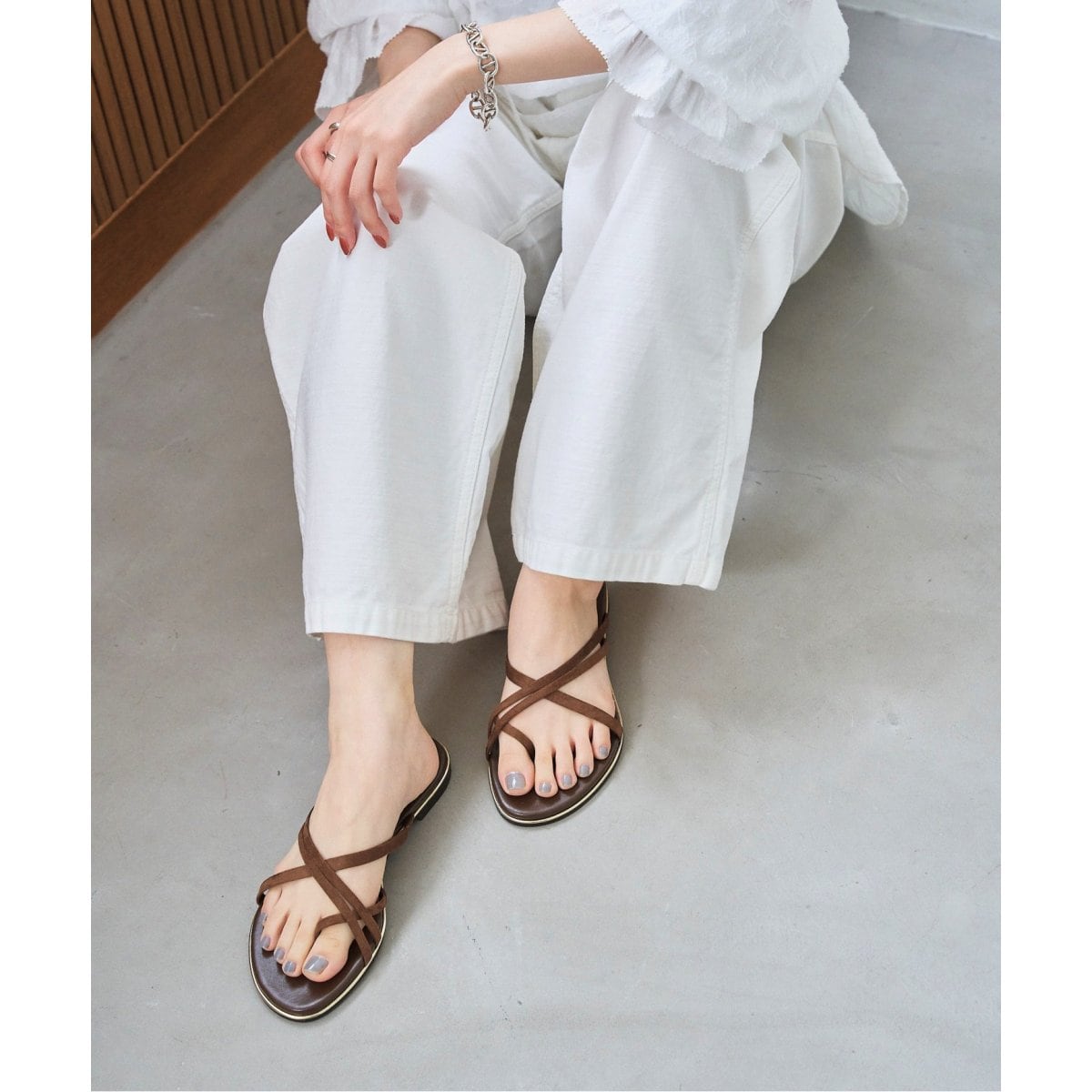TAEKO HIGASHIHARA×GRISE Wストラップフラットサンダル