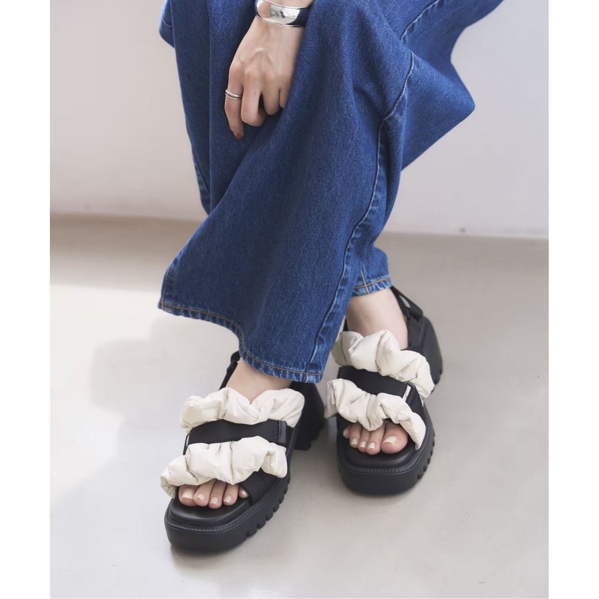 入荷nowオンラインストア KARIN TALONフリルクロススリングバックサンダル TAKUBO×LE 靴
