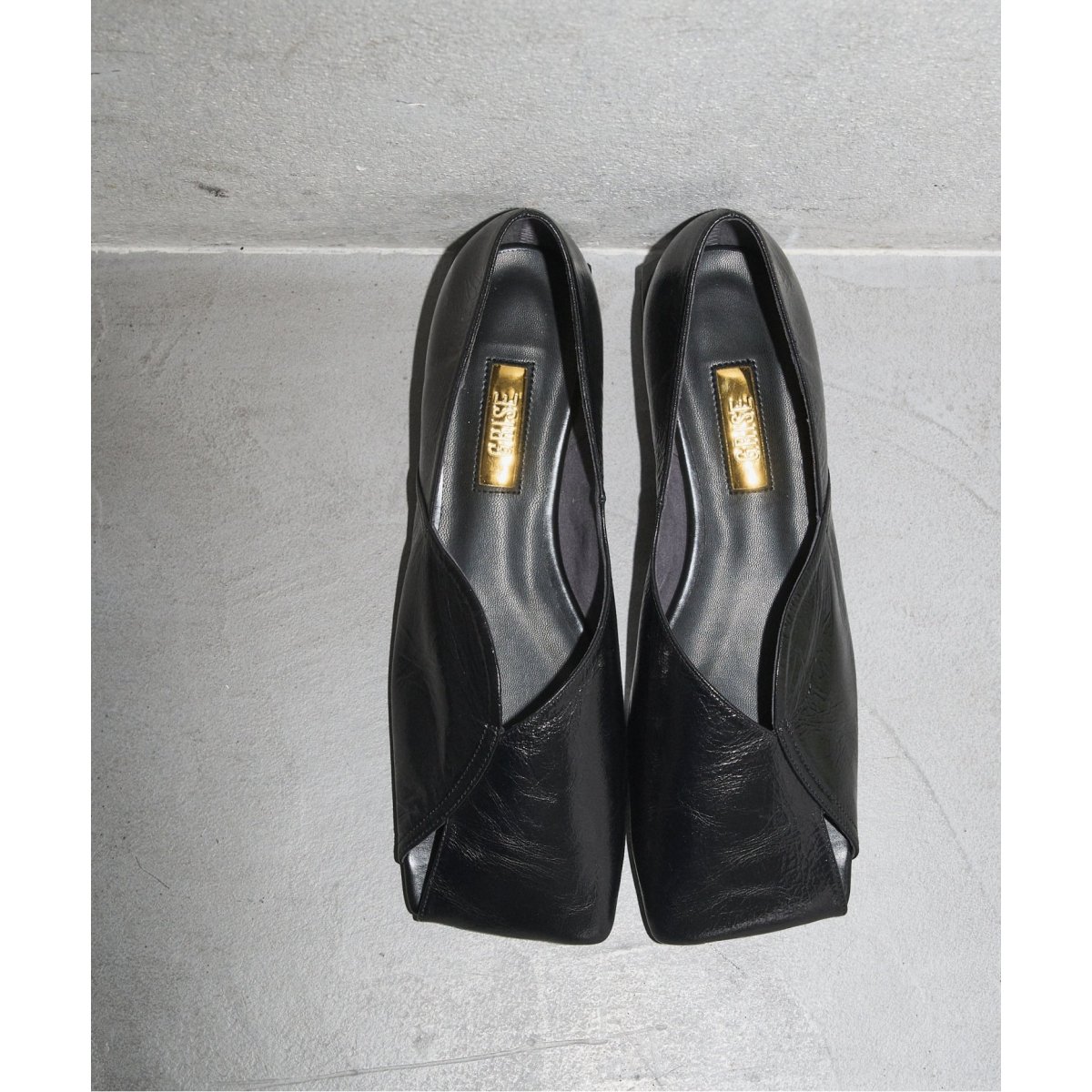 完売品　美品　22.5 LE TALON ルタロン　ワンストラップ　フラット 追加》ポインテッドワンストラップフラット（パンプス）｜LE