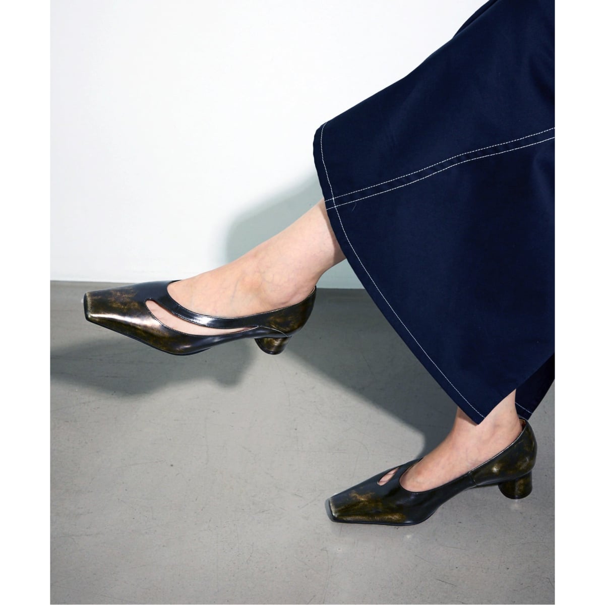 予約》GRISEレザーARTYサイドカットパンプス