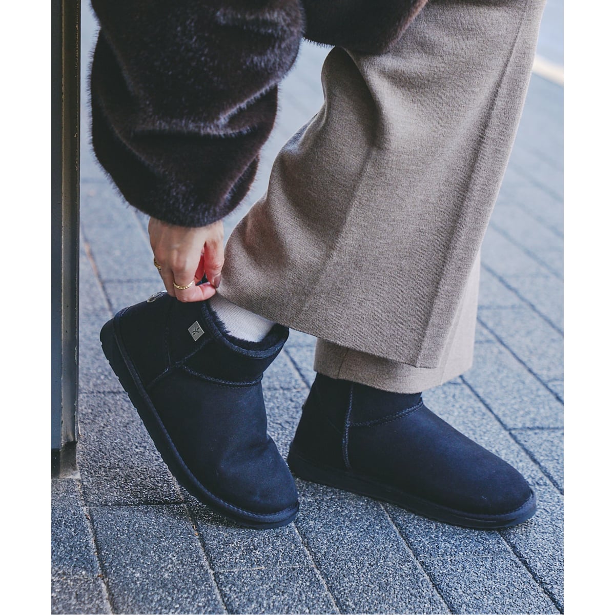 [}C]EMU/G~ PLATINUM SLIM DARING/^iLE TALONj ubN