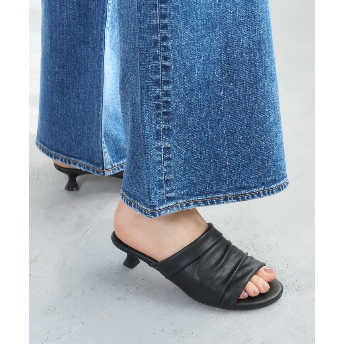 《予約》4cmオブリークギャザーミュールサンダル