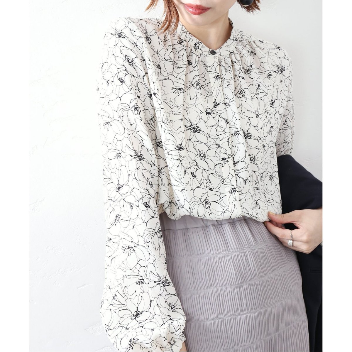 美品 La Totalite ナシジプリントギャザーネックロングスリーブブラウス 追加》ナシジプリントギャザーネックロングスリーブブラウス◇ | ラ