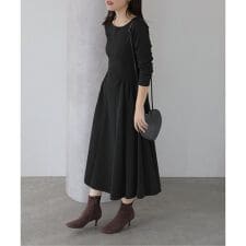 フィットフレアニットワンピース